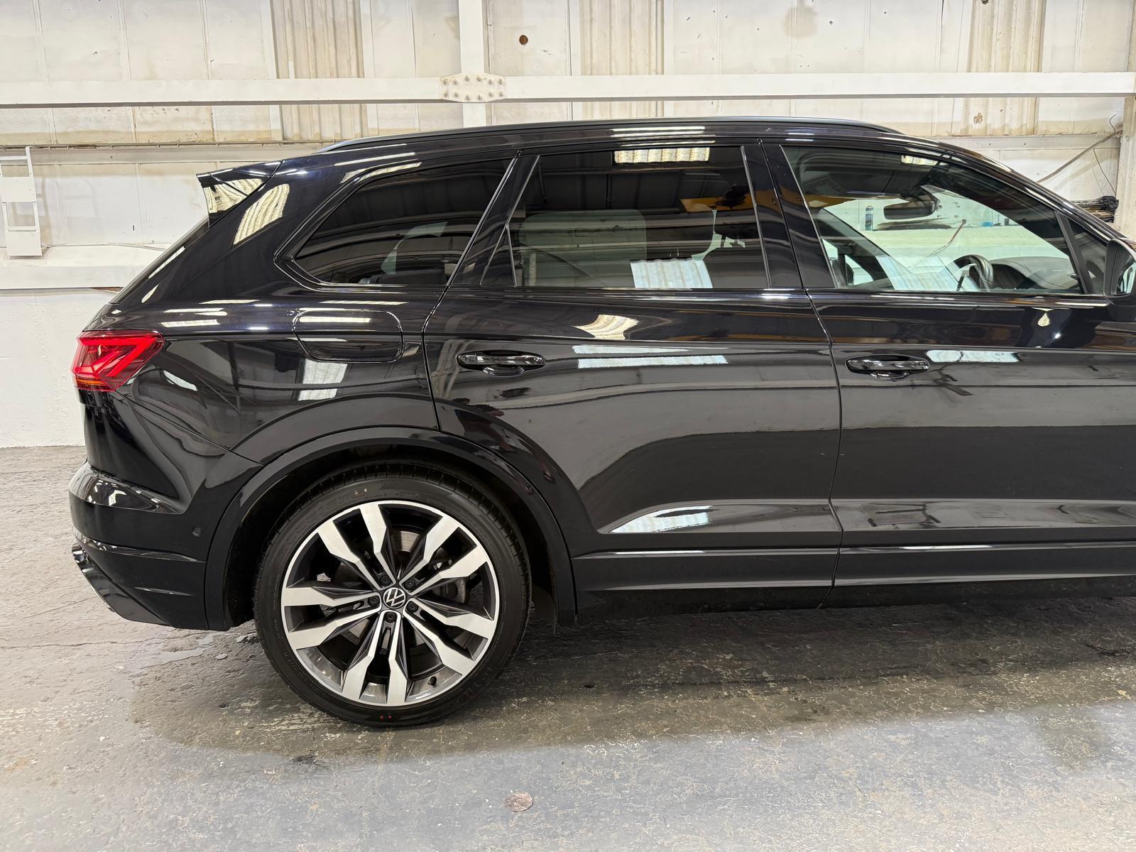 Volkswagen Touareg - Image 20