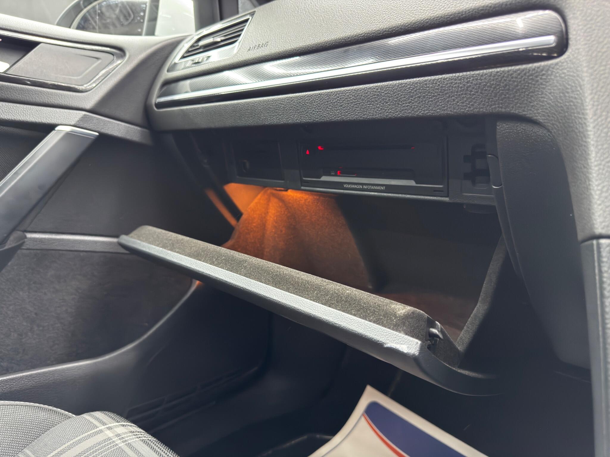 Volkswagen Golf - Image 36