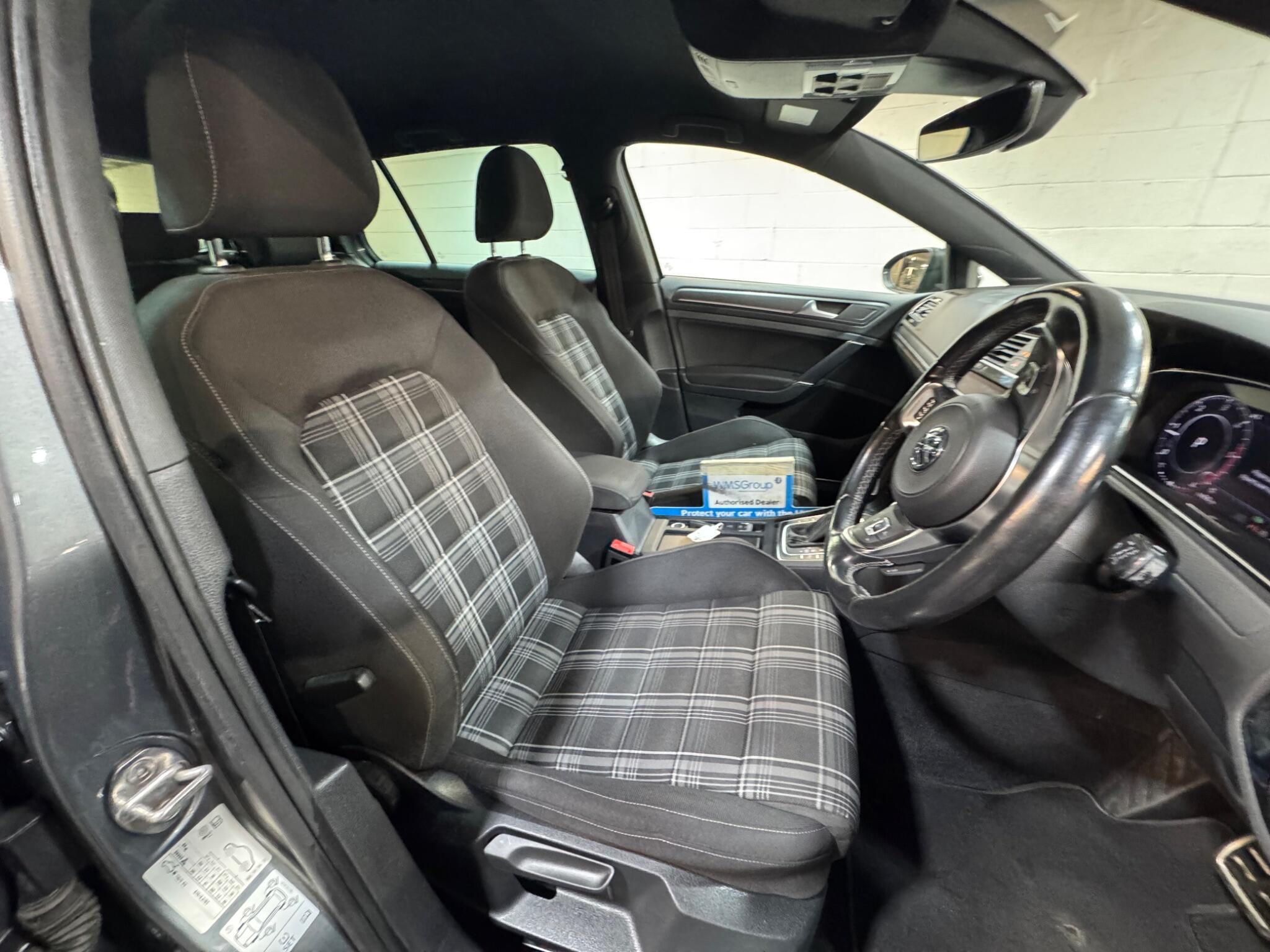 Volkswagen Golf - Image 8