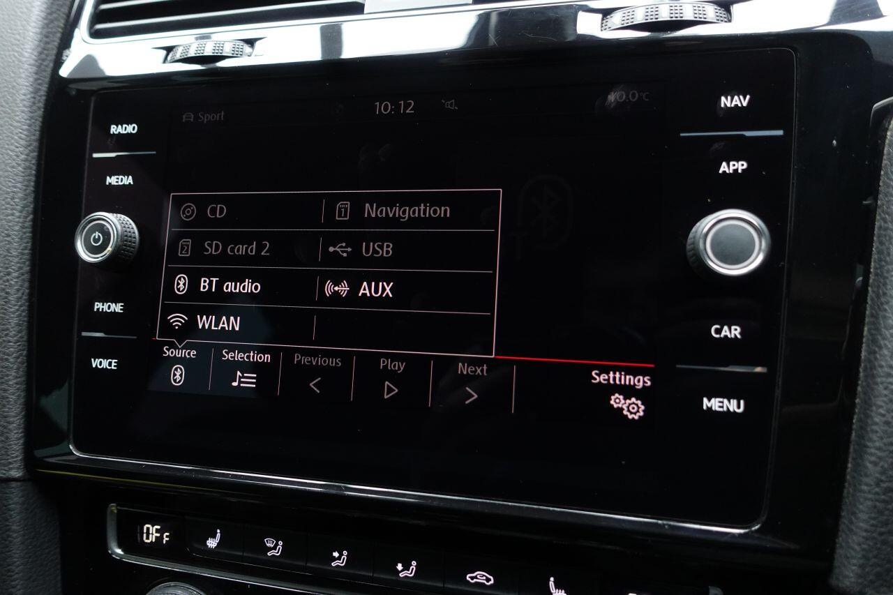 Volkswagen Golf - Image 29