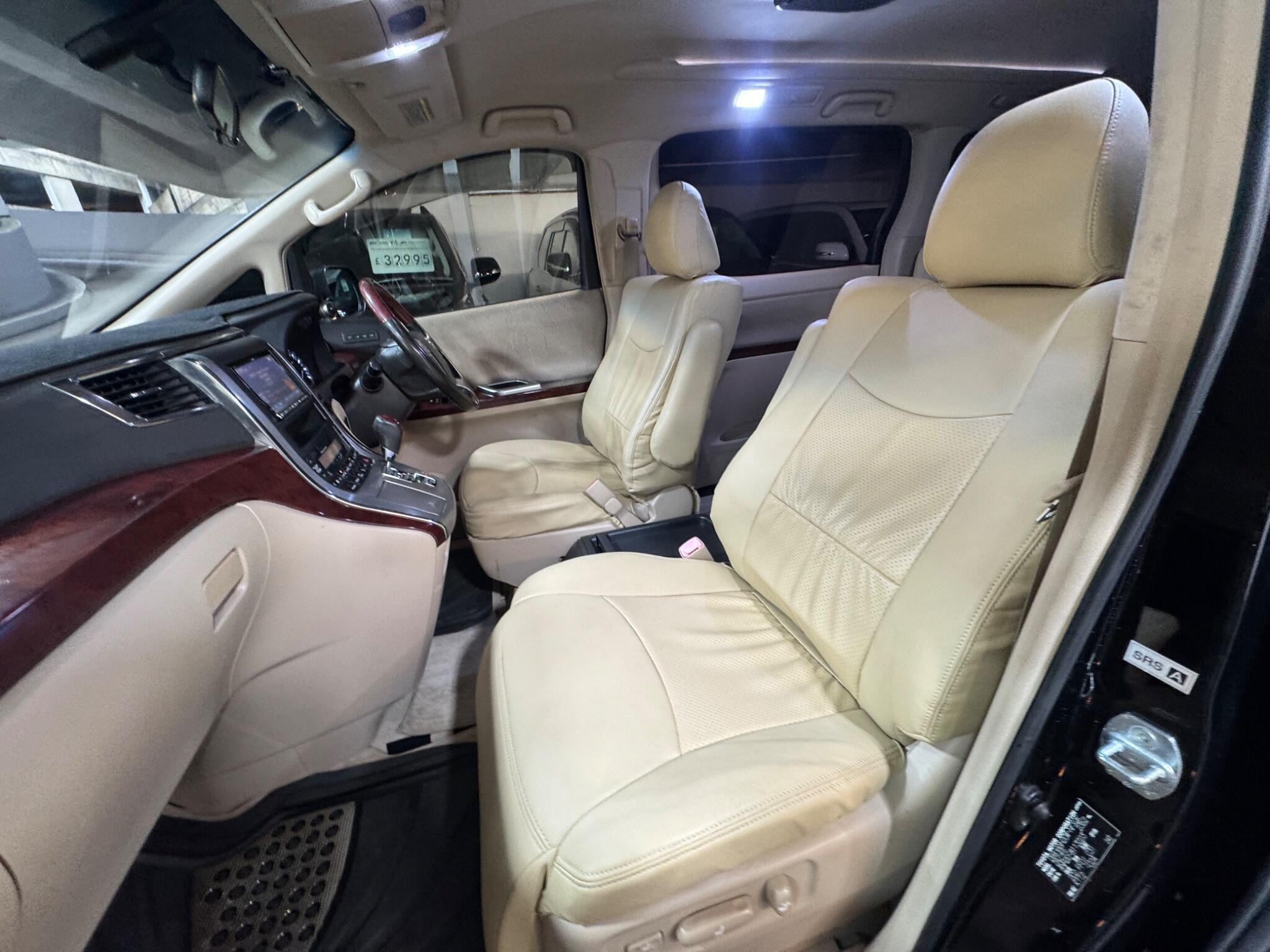 Toyota Vellfire - Image 10