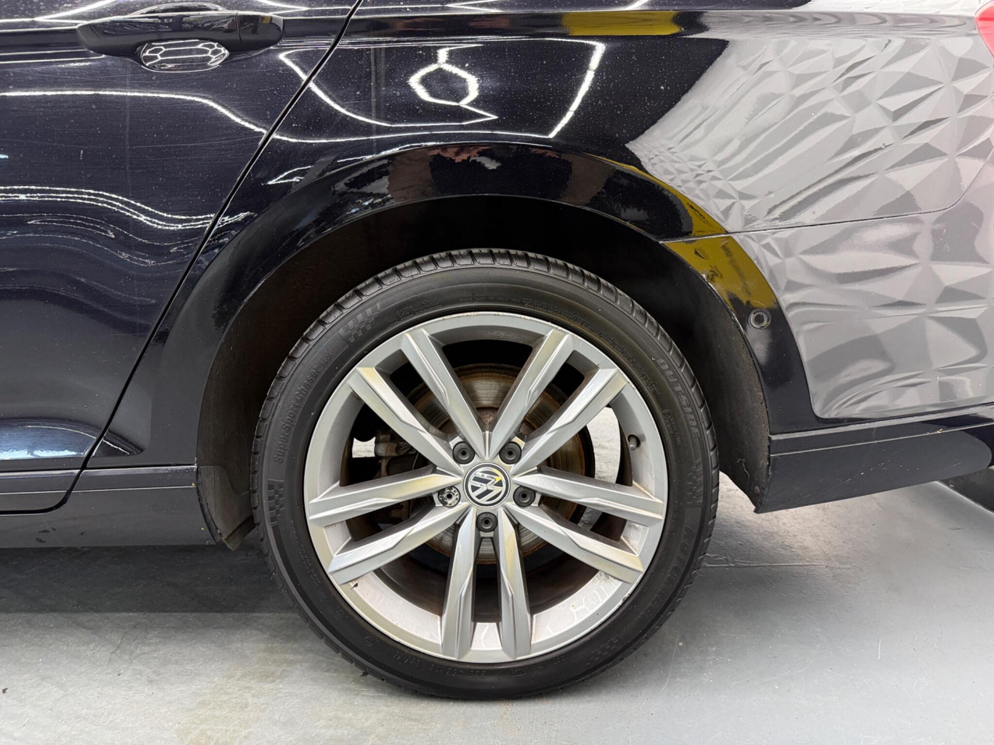 Volkswagen Passat - Image 8