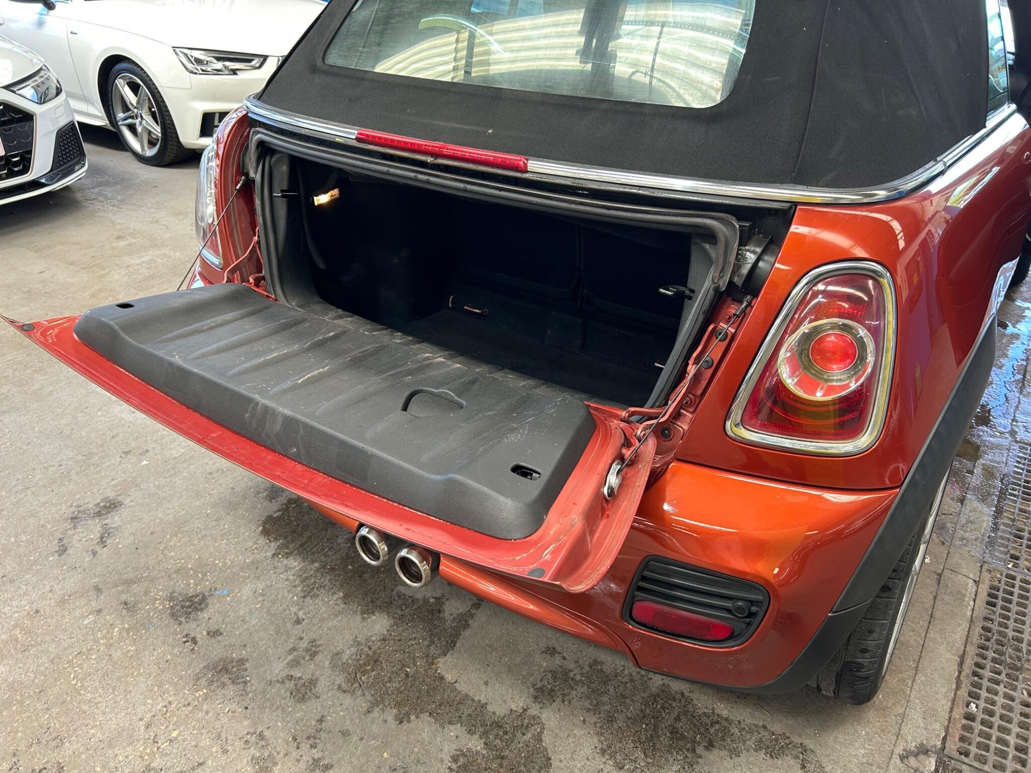 MINI Convertible - Image 27
