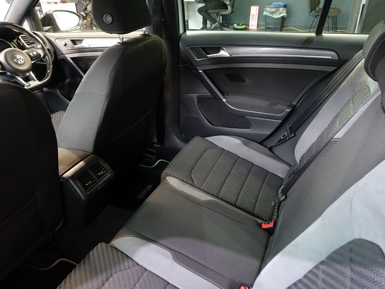 Volkswagen Golf - Image 16