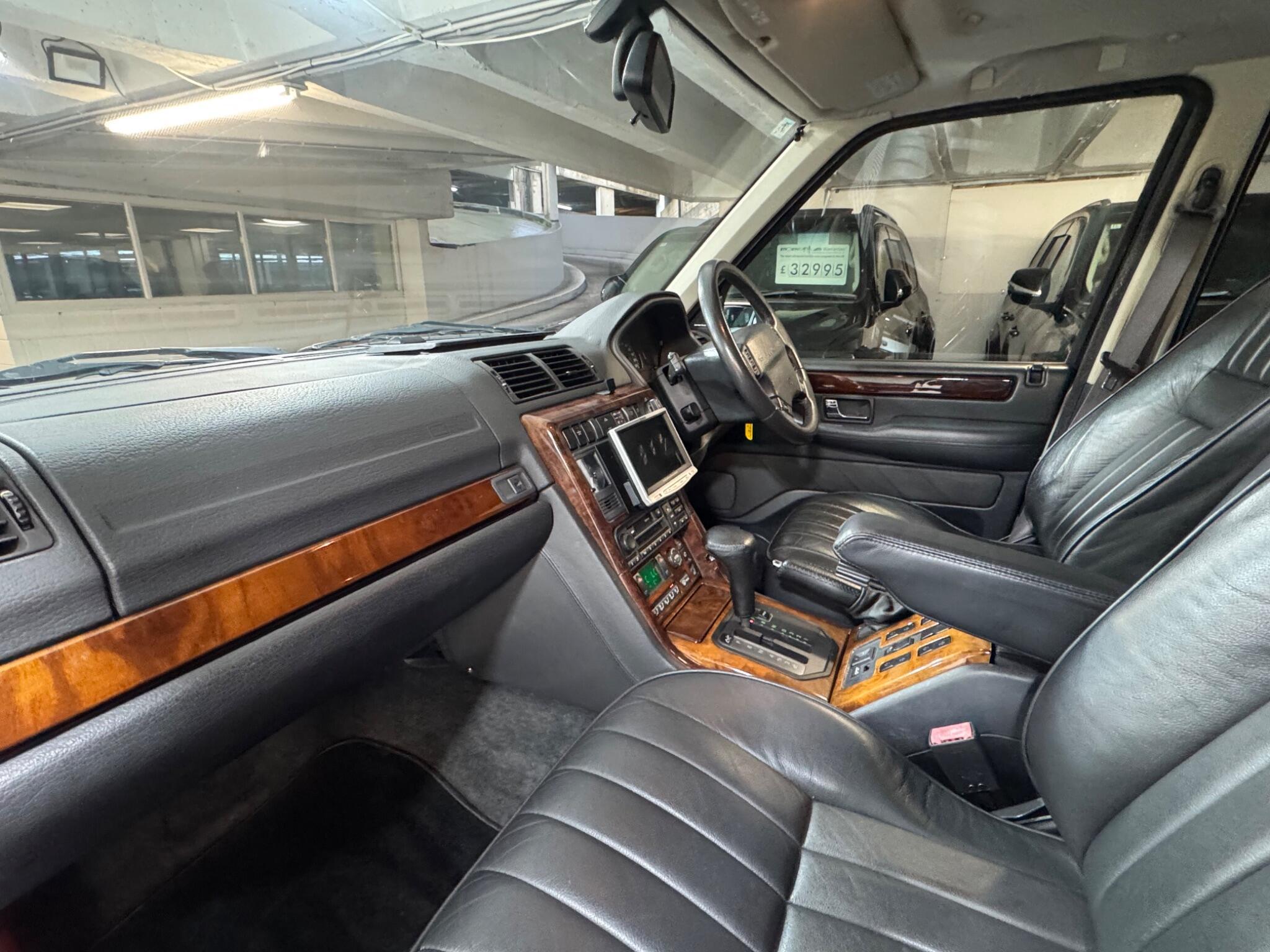 Land Rover Range Rover - Image 10