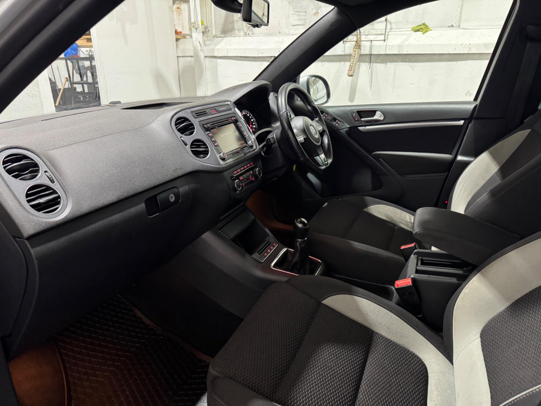 Volkswagen Tiguan - Image 31