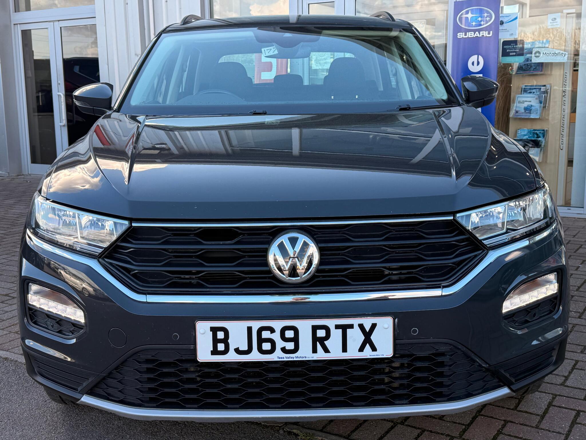 Volkswagen T-Roc - Image 2