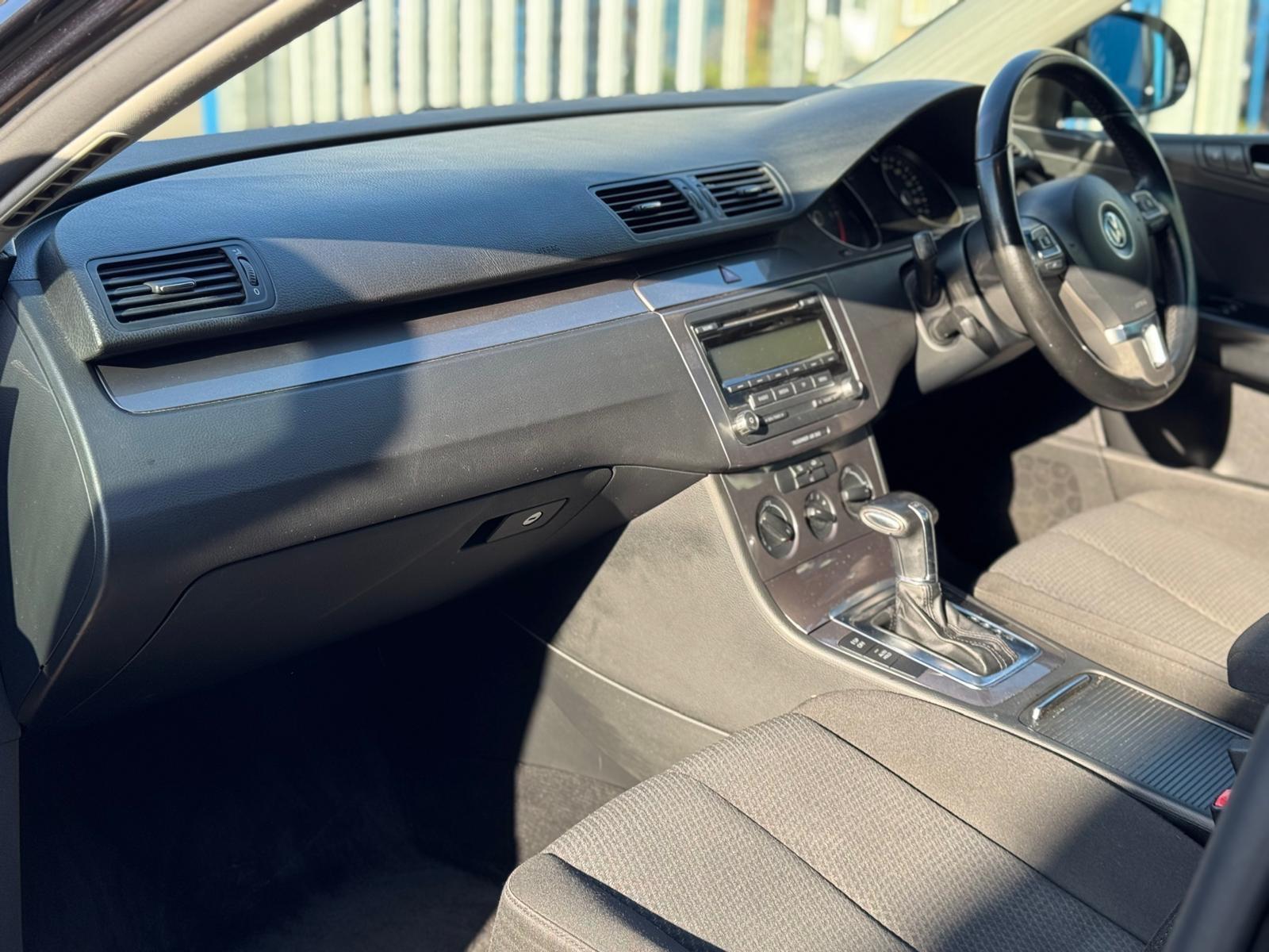 Volkswagen Passat - Image 23