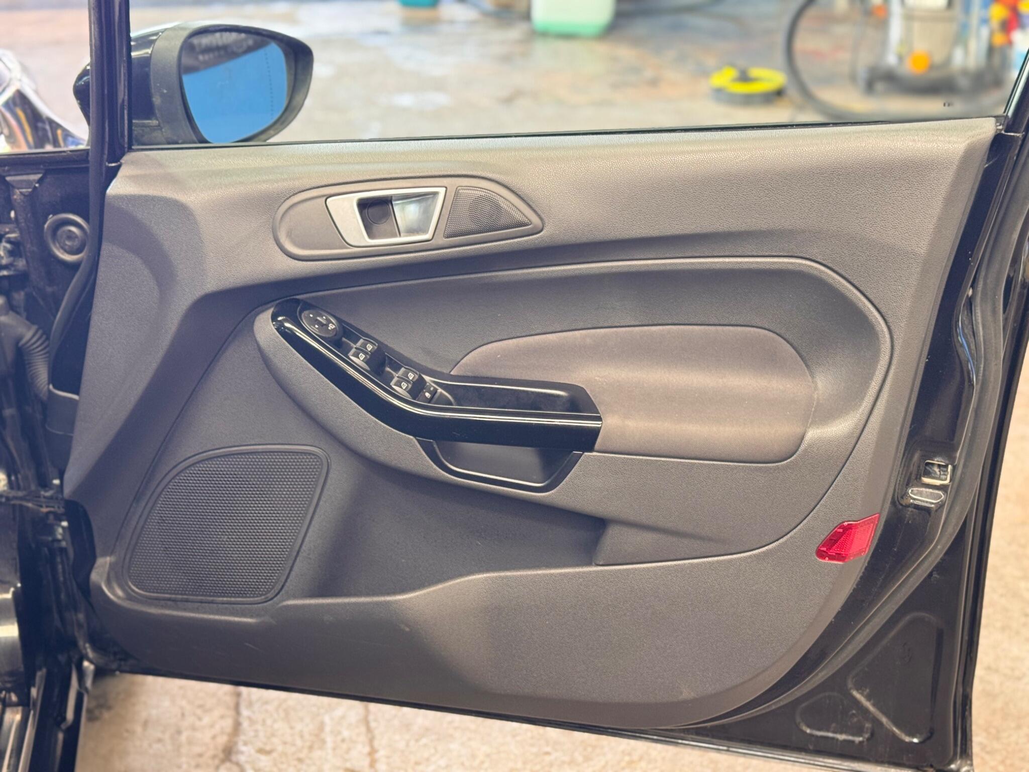 Ford Fiesta - Image 19