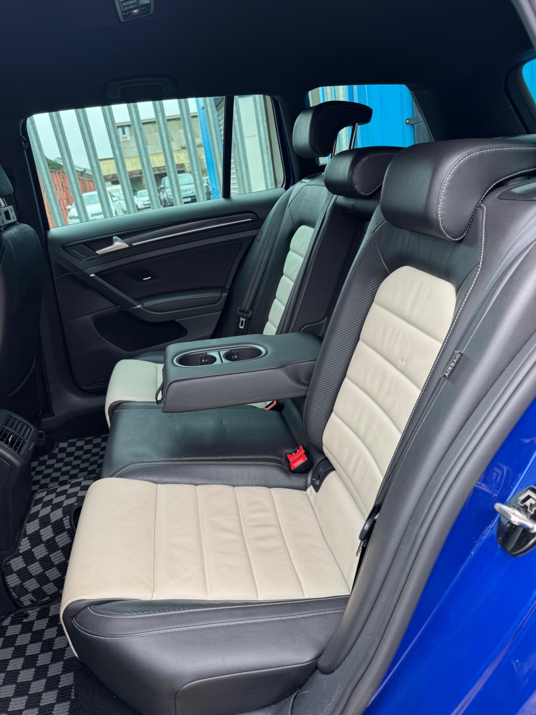 Volkswagen Golf - Image 32