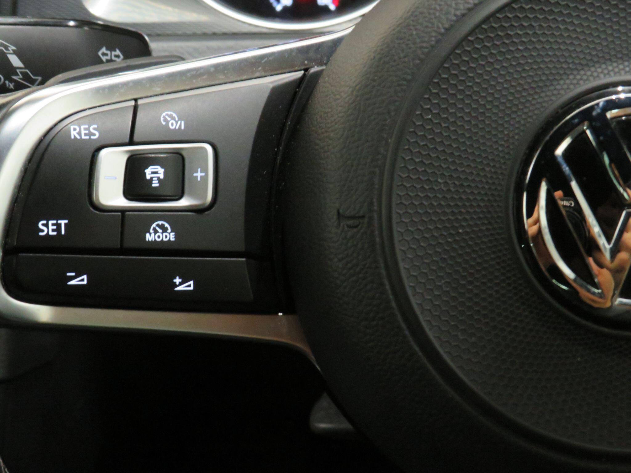 Volkswagen Golf - Image 13