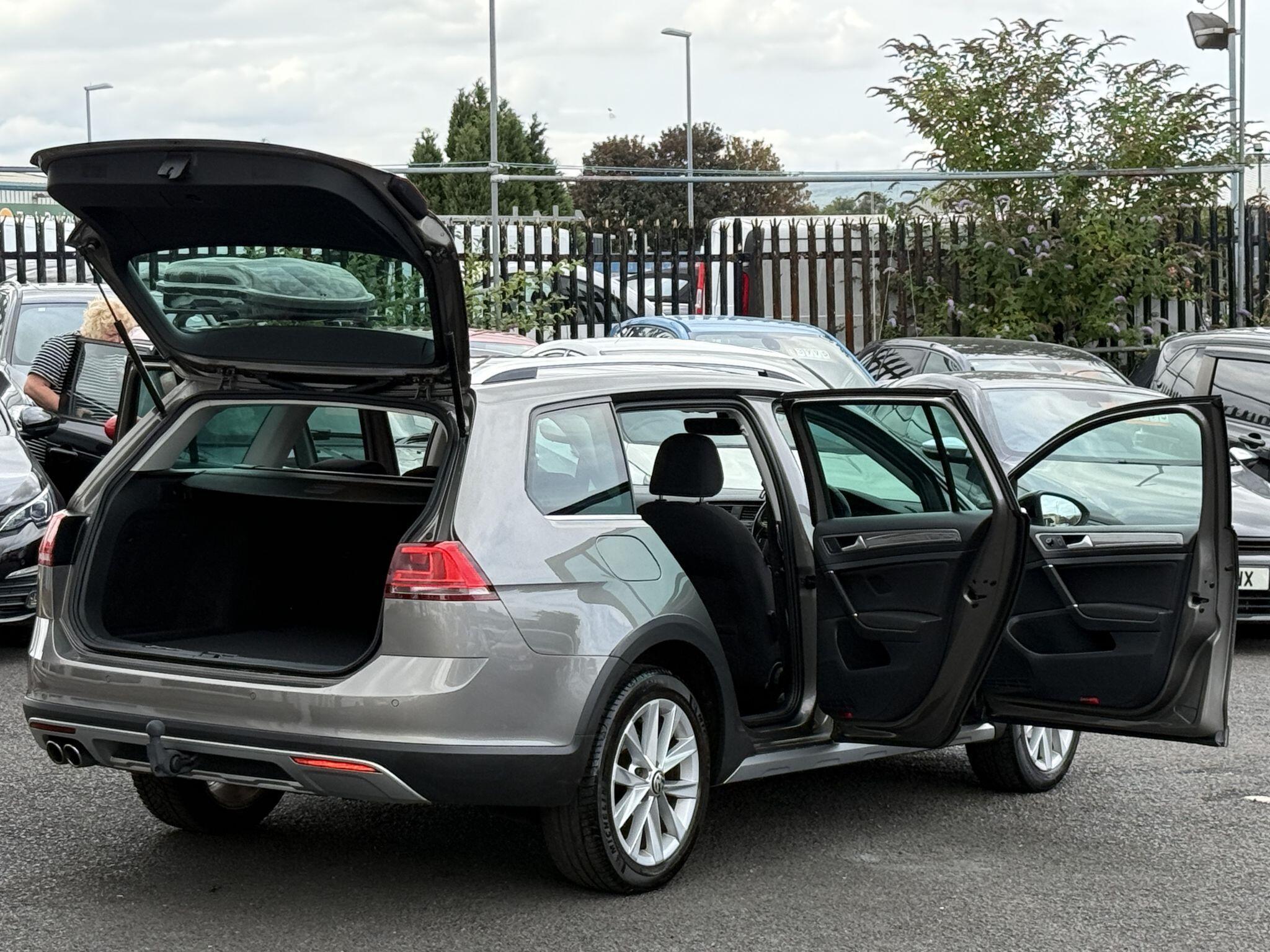 Volkswagen Golf - Image 2