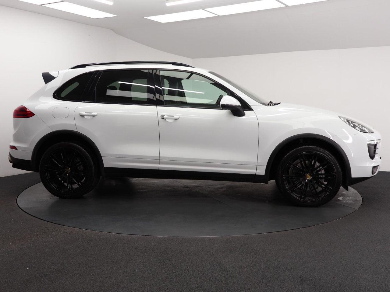 Porsche Cayenne - Image 11