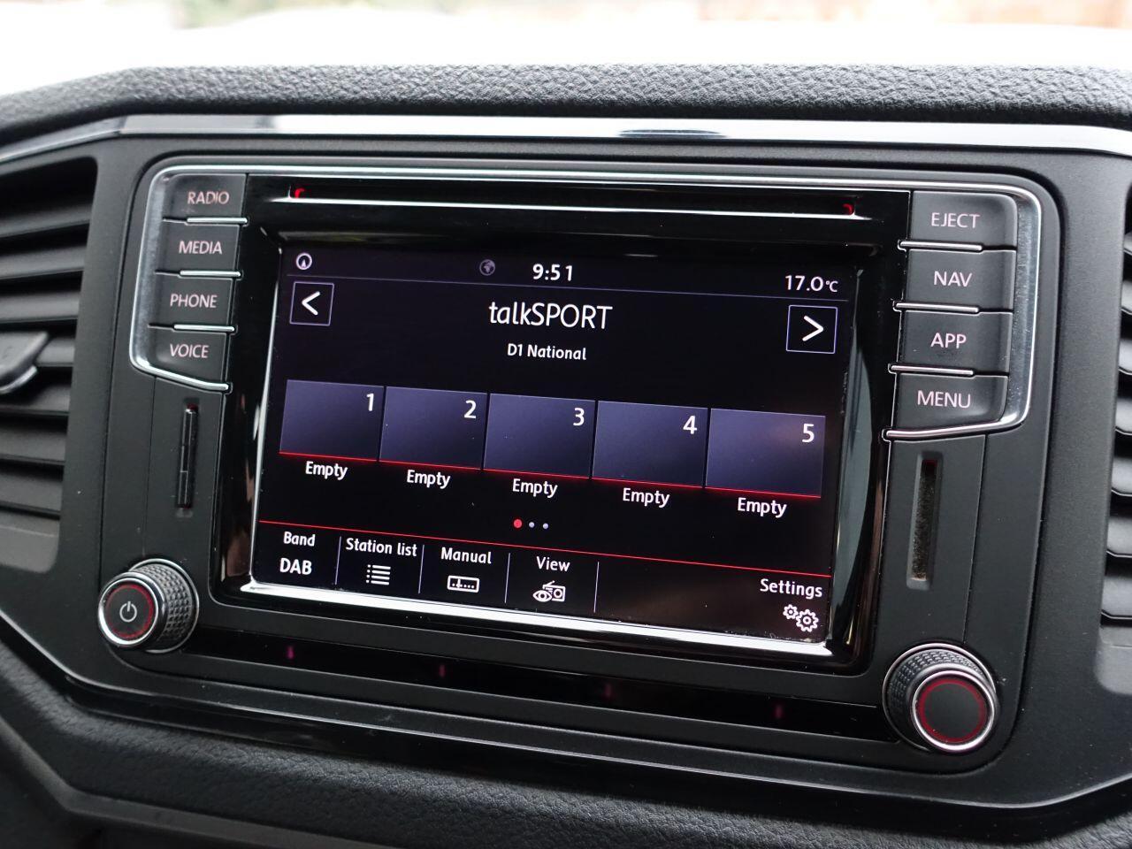 Volkswagen Amarok - Image 11