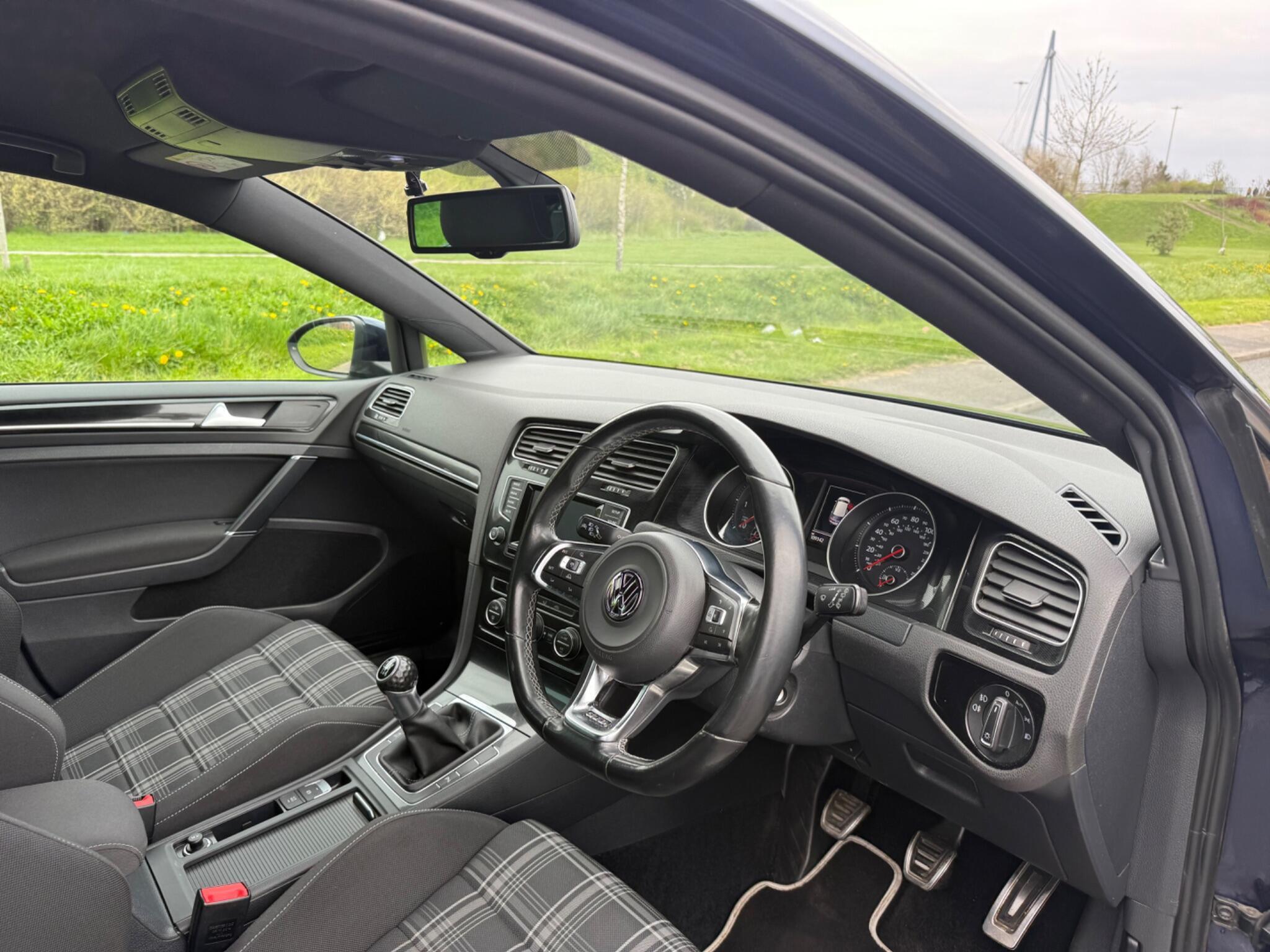 Volkswagen Golf - Image 14