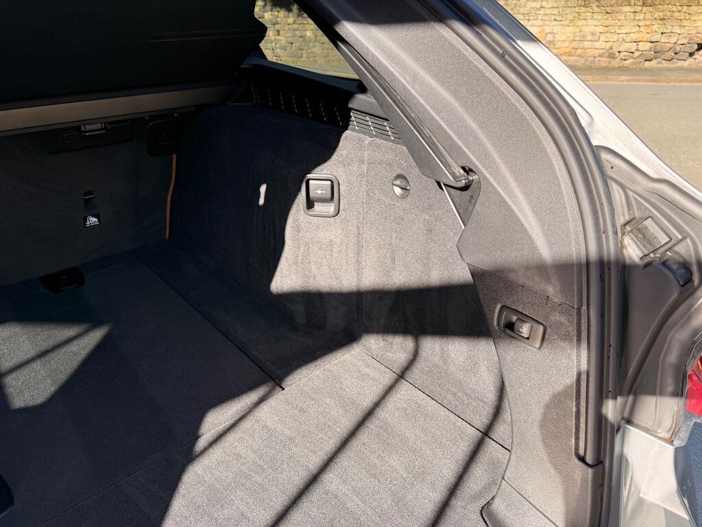 BMW 5 Series - Image 31