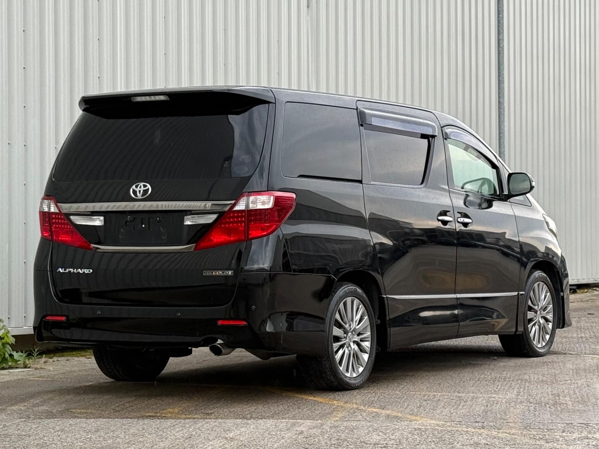 Toyota Alphard - Image 11