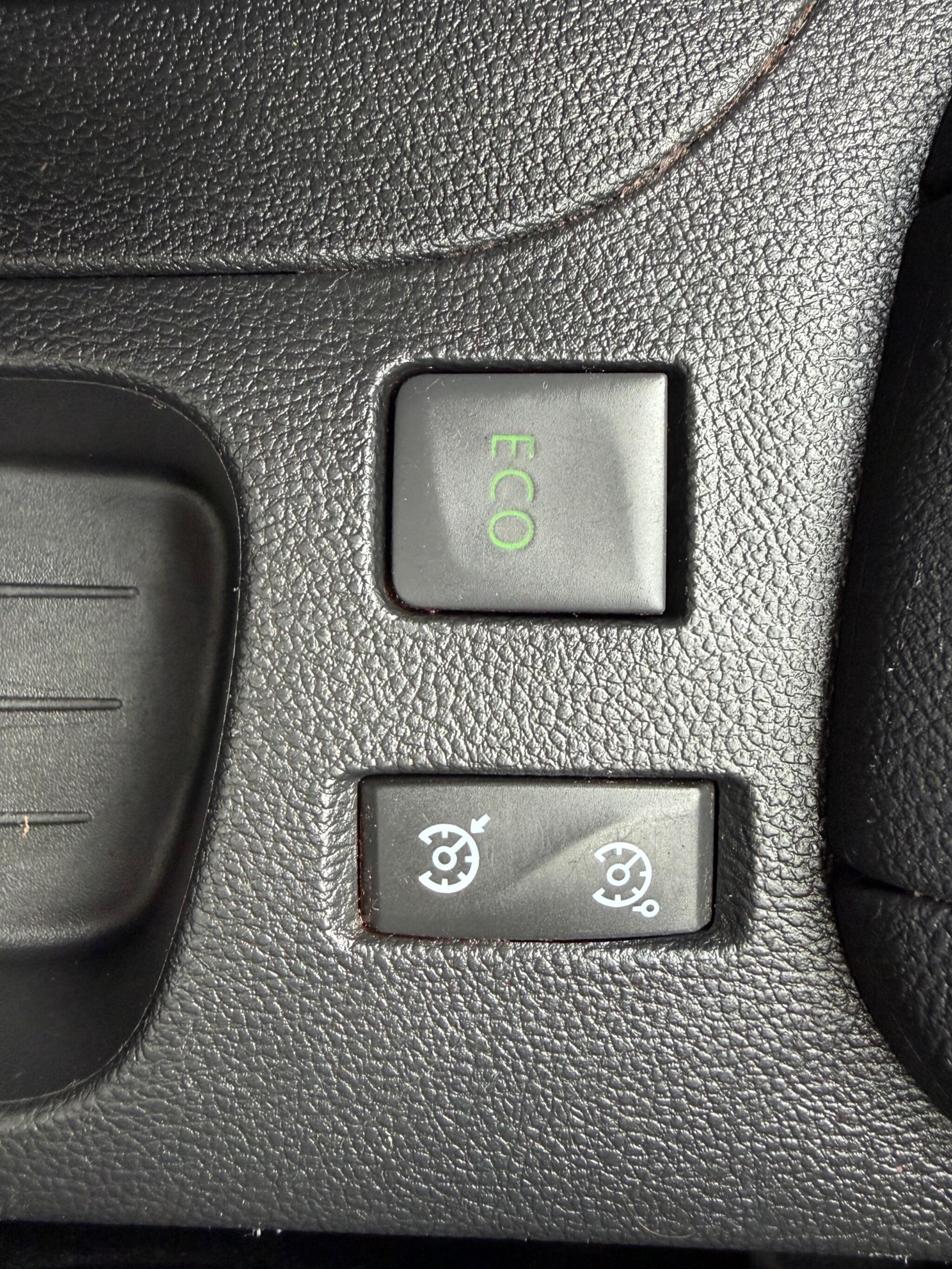 Renault Clio - Image 25