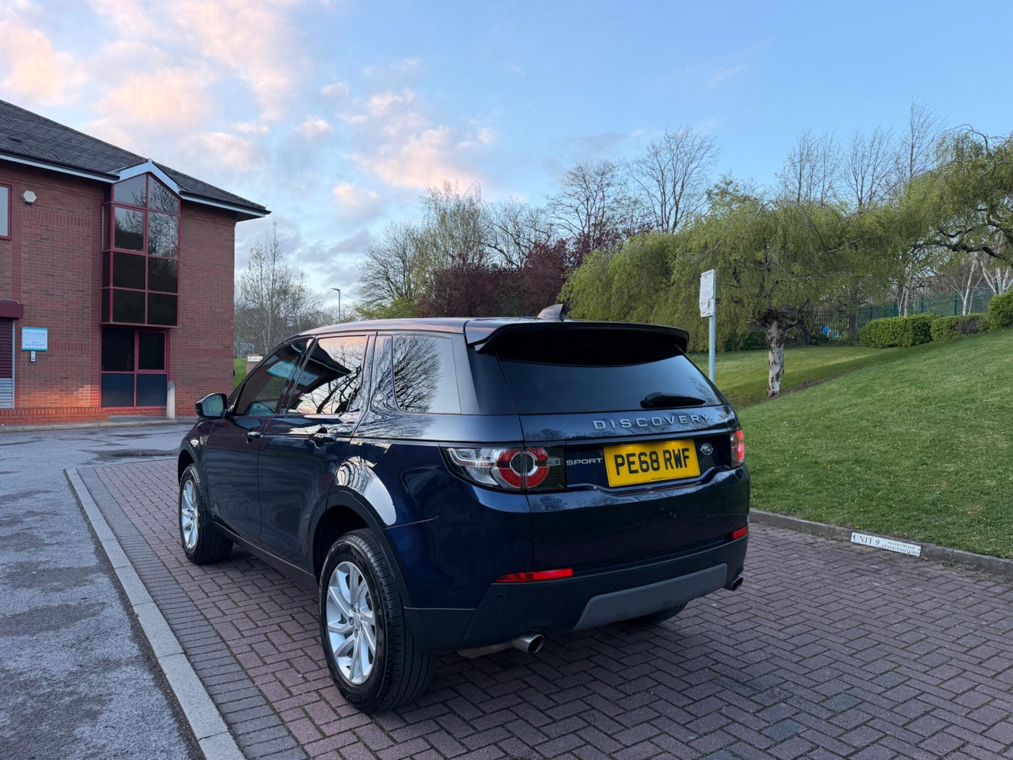 Land Rover DISCOVERY SPORT - Image 9