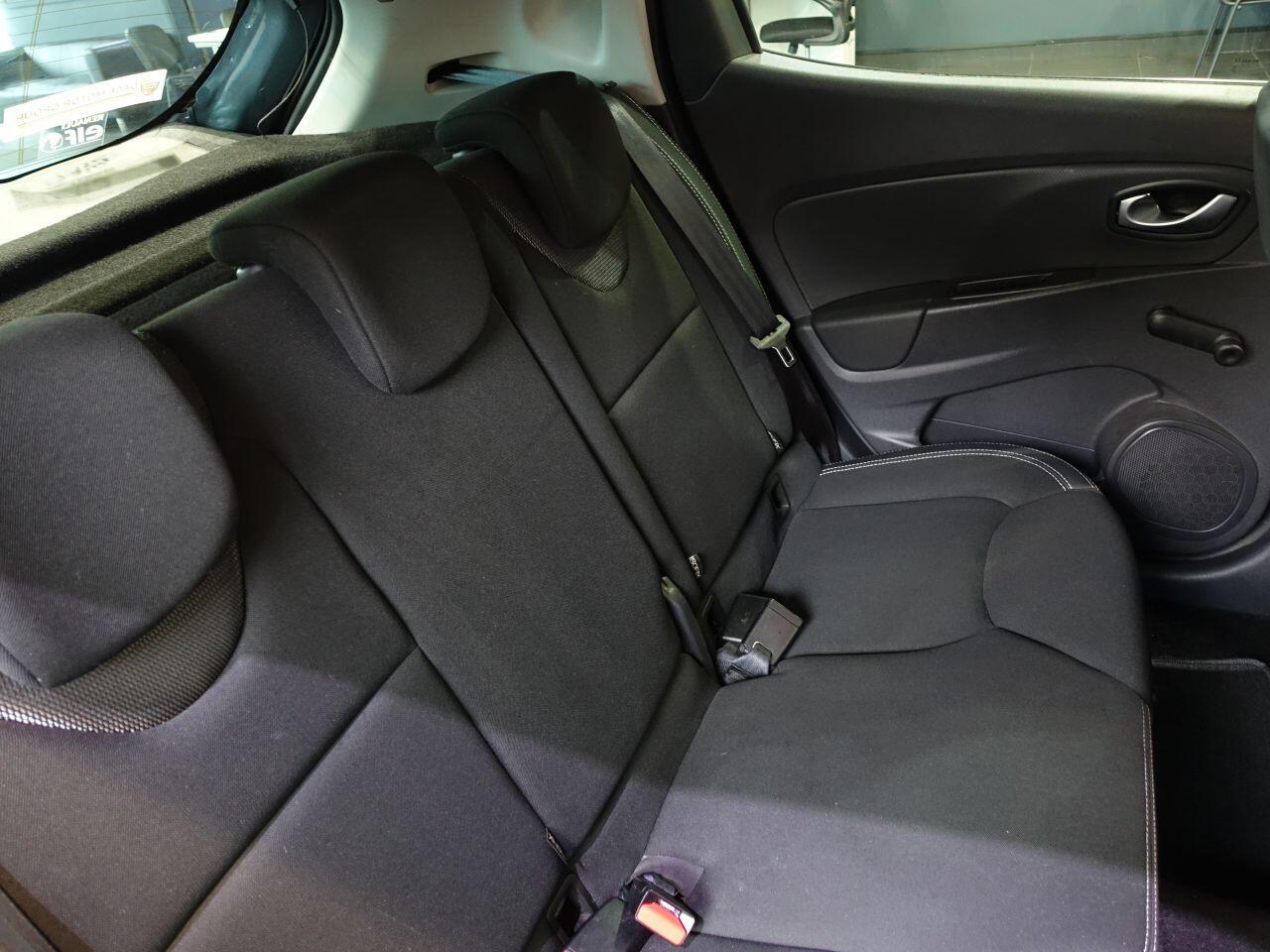 Renault Clio - Image 14