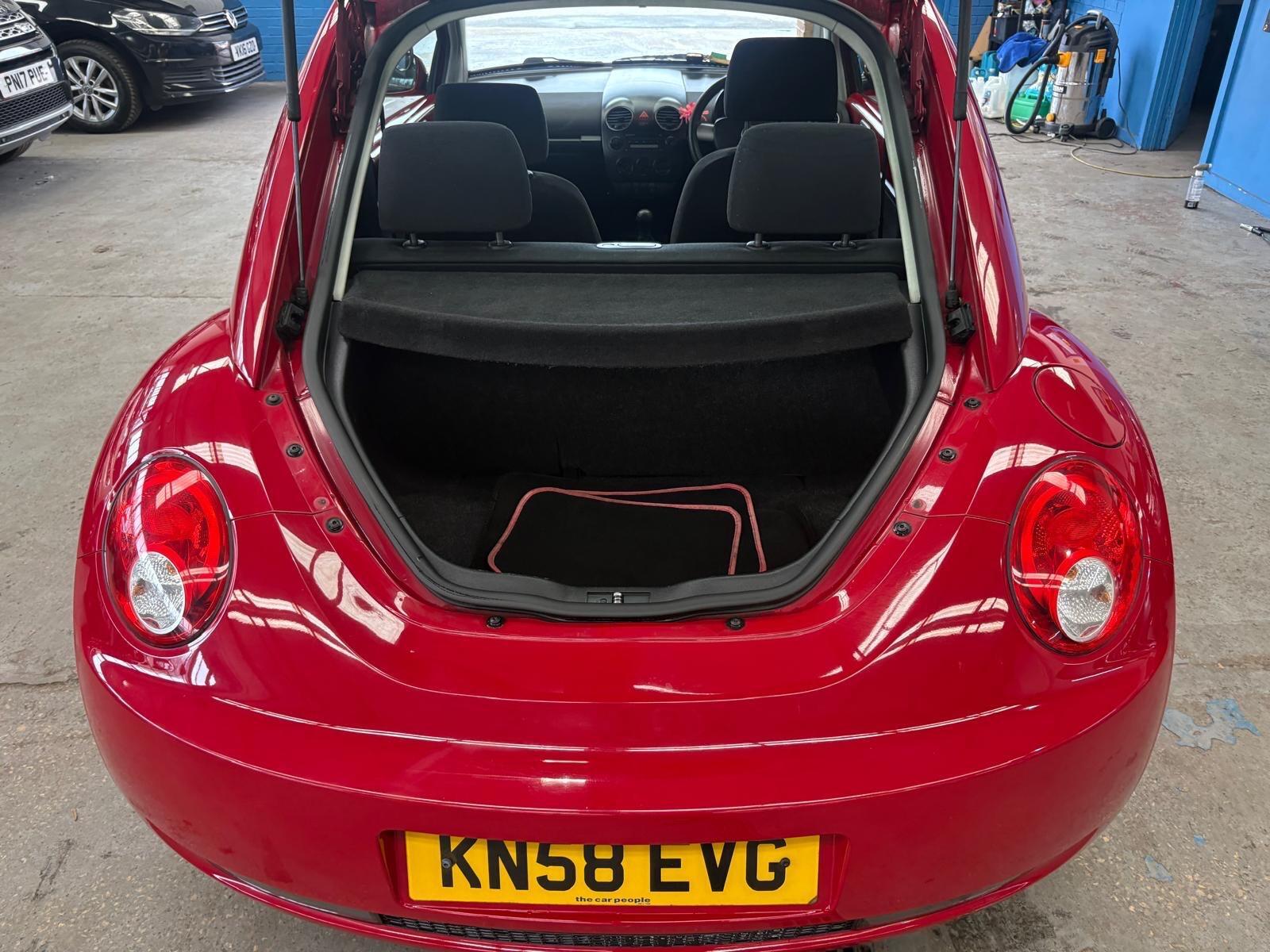 Volkswagen Beetle - Image 27