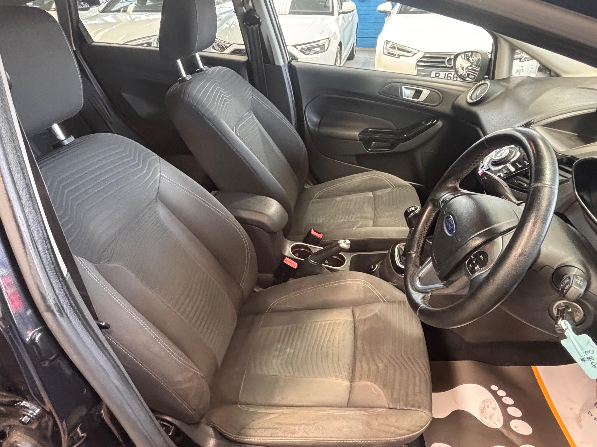 Ford Fiesta - Image 18