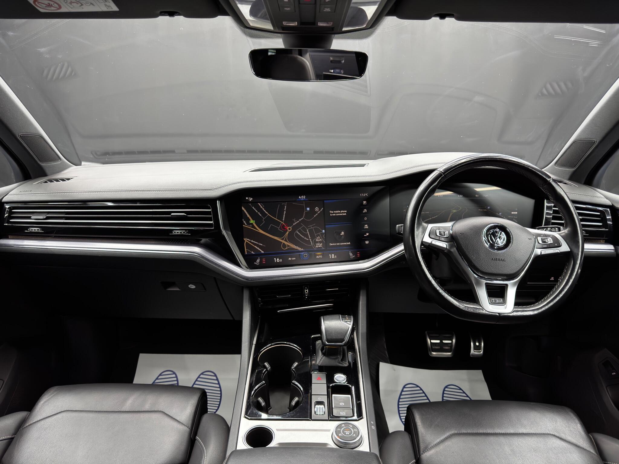 Volkswagen Touareg - Image 10