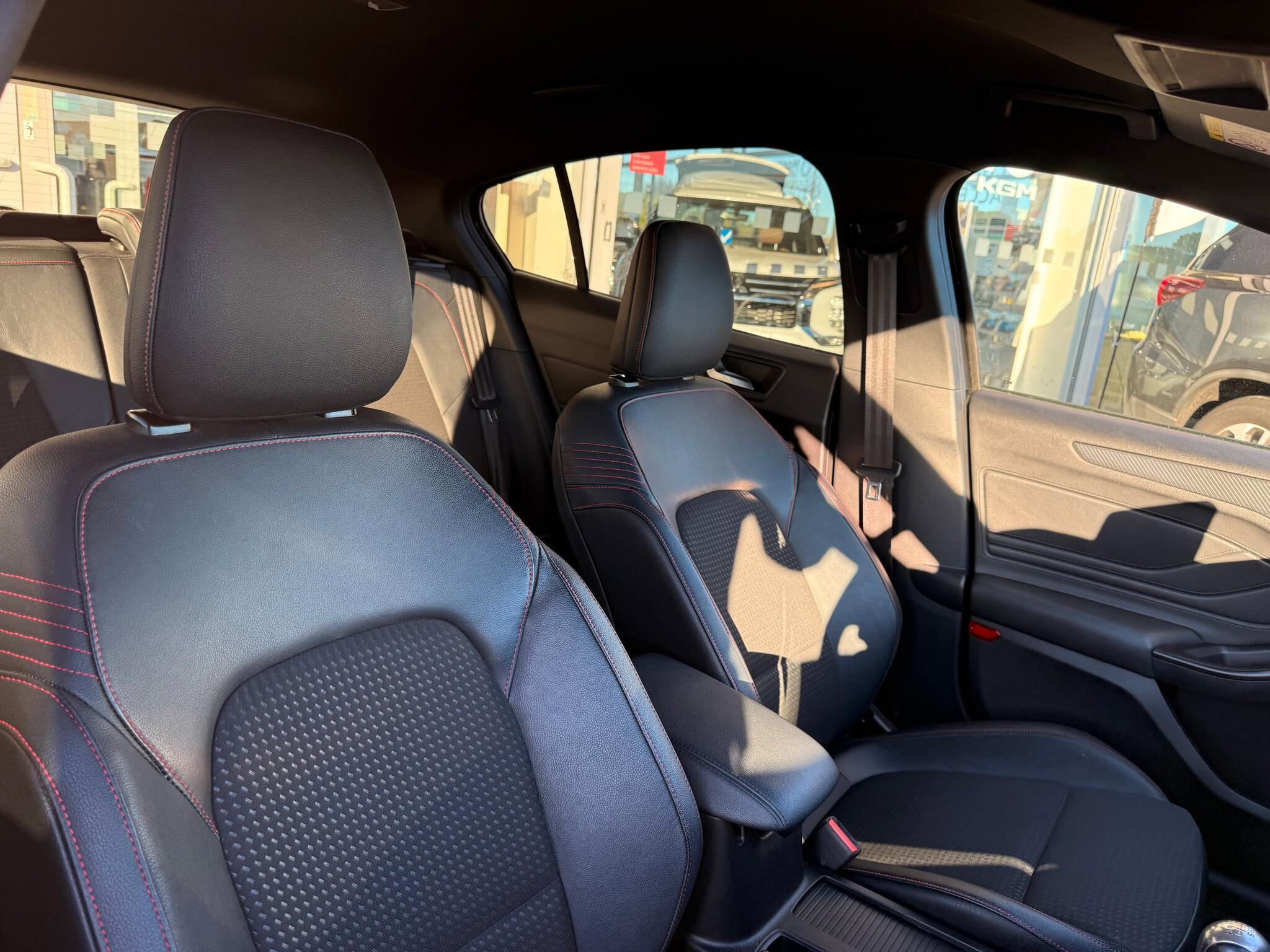 Ford Focus - Image 17