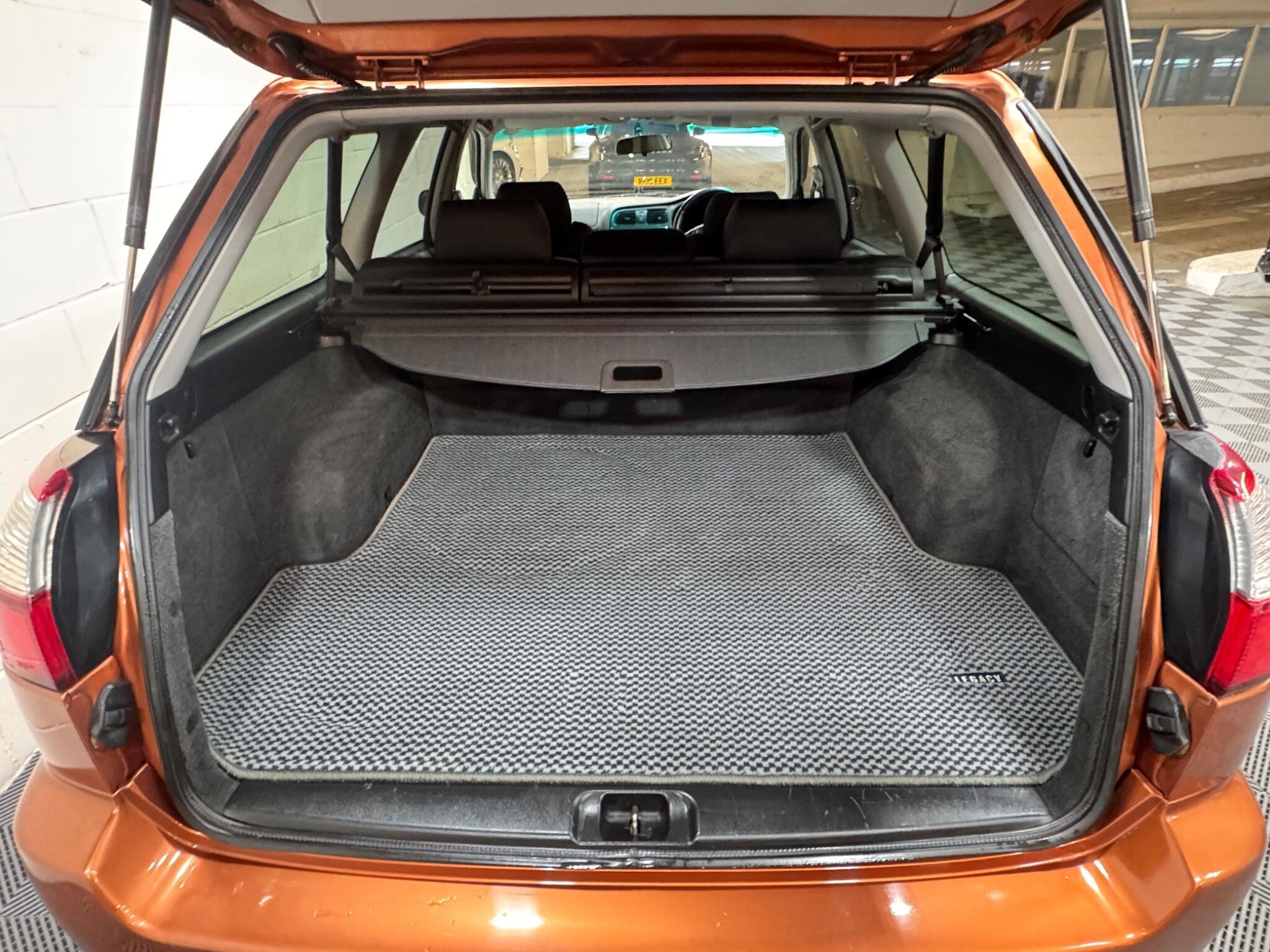 Subaru Legacy - Image 13