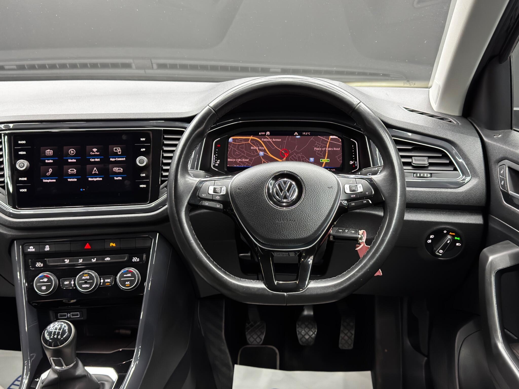 Volkswagen T-Roc - Image 18