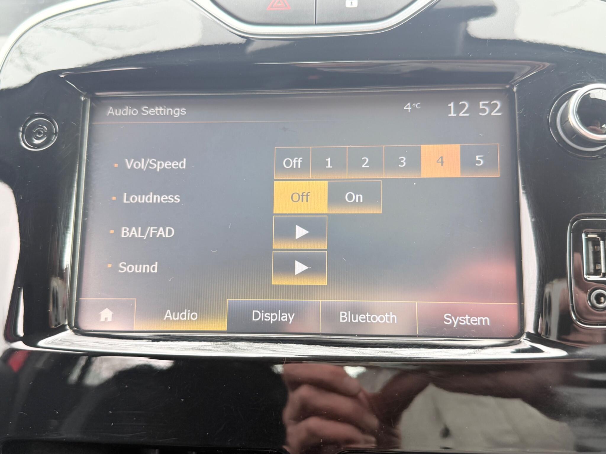 Renault Clio - Image 54