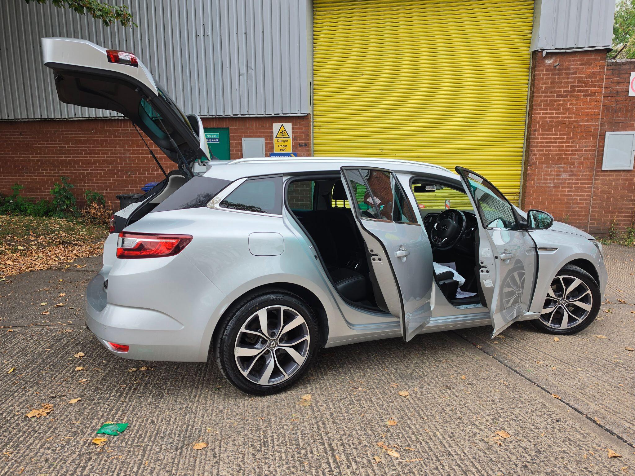 Renault Megane - Image 11
