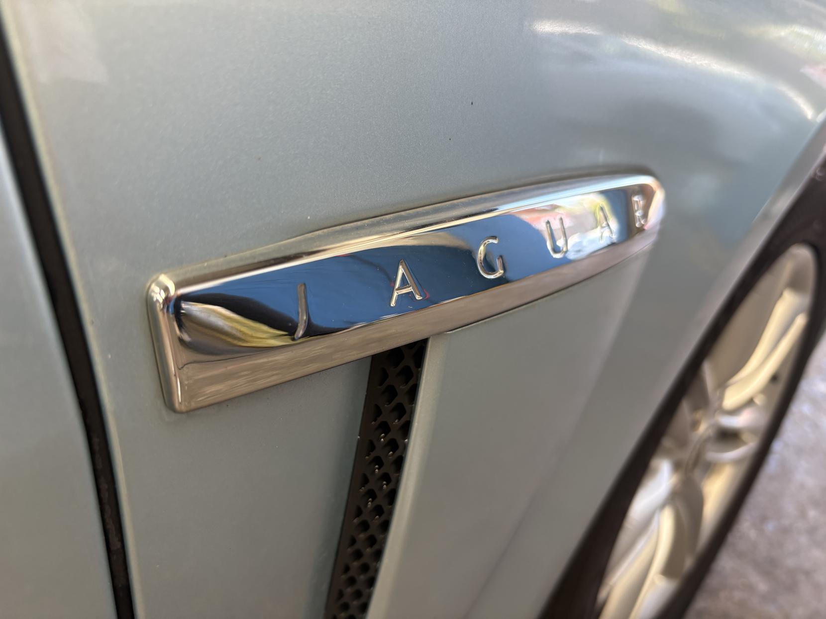 Jaguar XF - Image 10