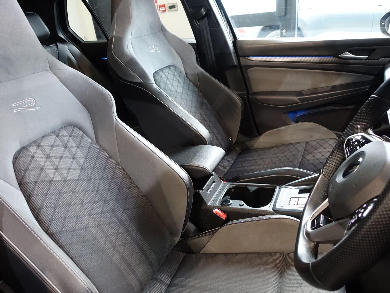 Volkswagen Golf - Image 28