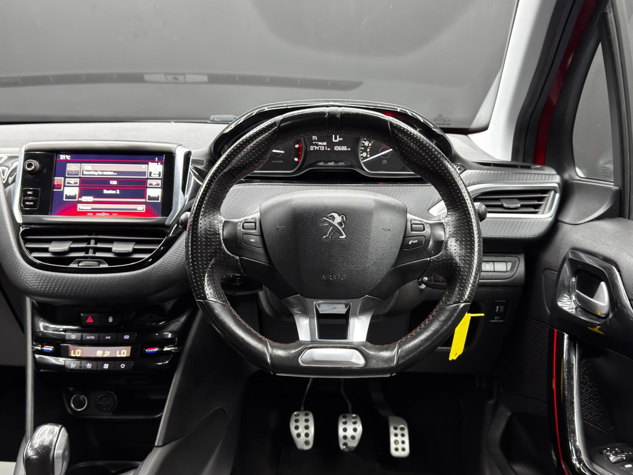 Peugeot 208 - Image 18