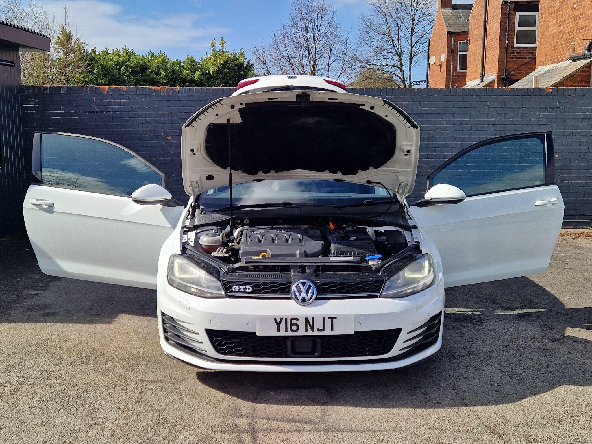 Volkswagen Golf - Image 13