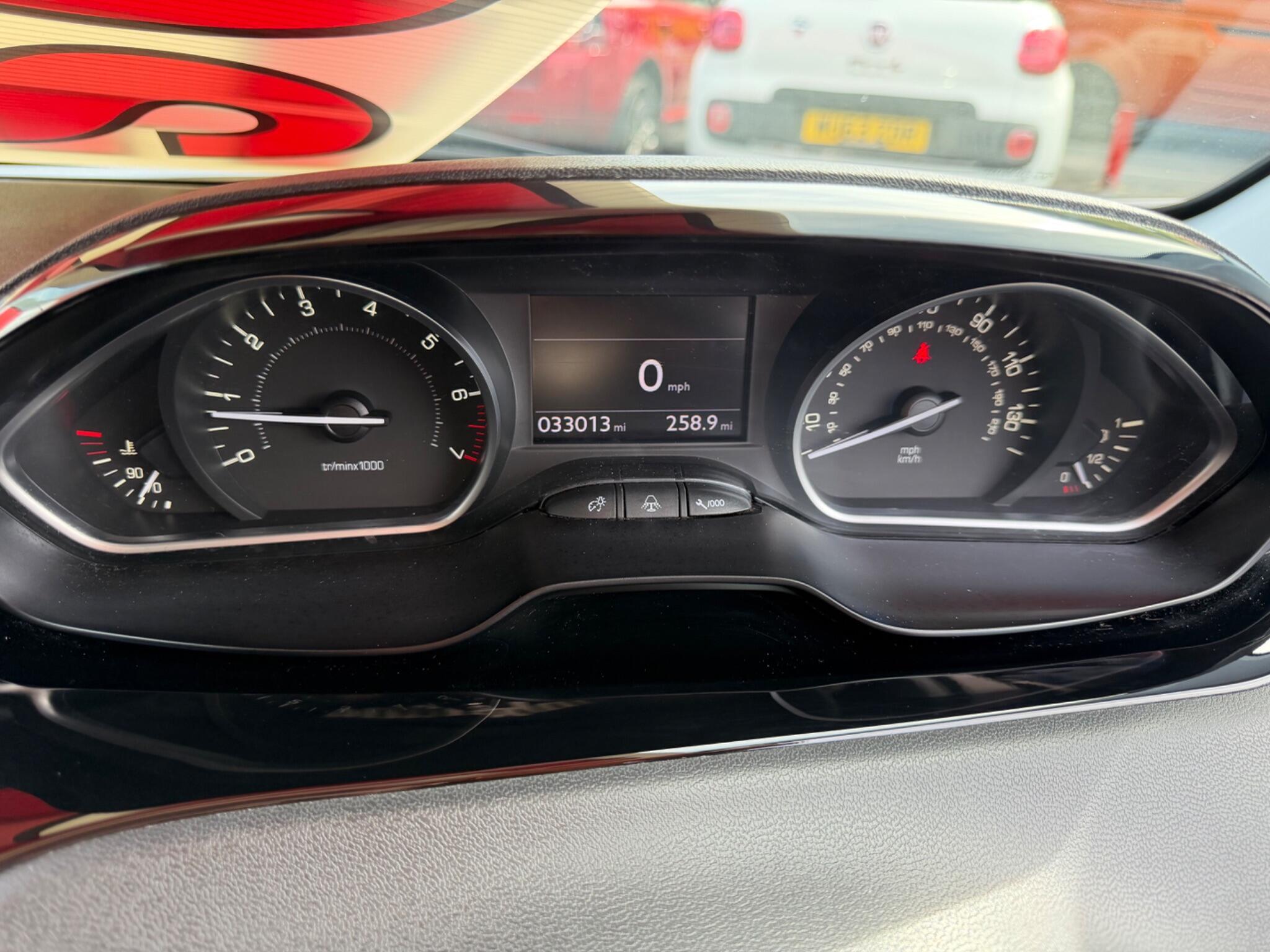 Peugeot 208 - Image 16