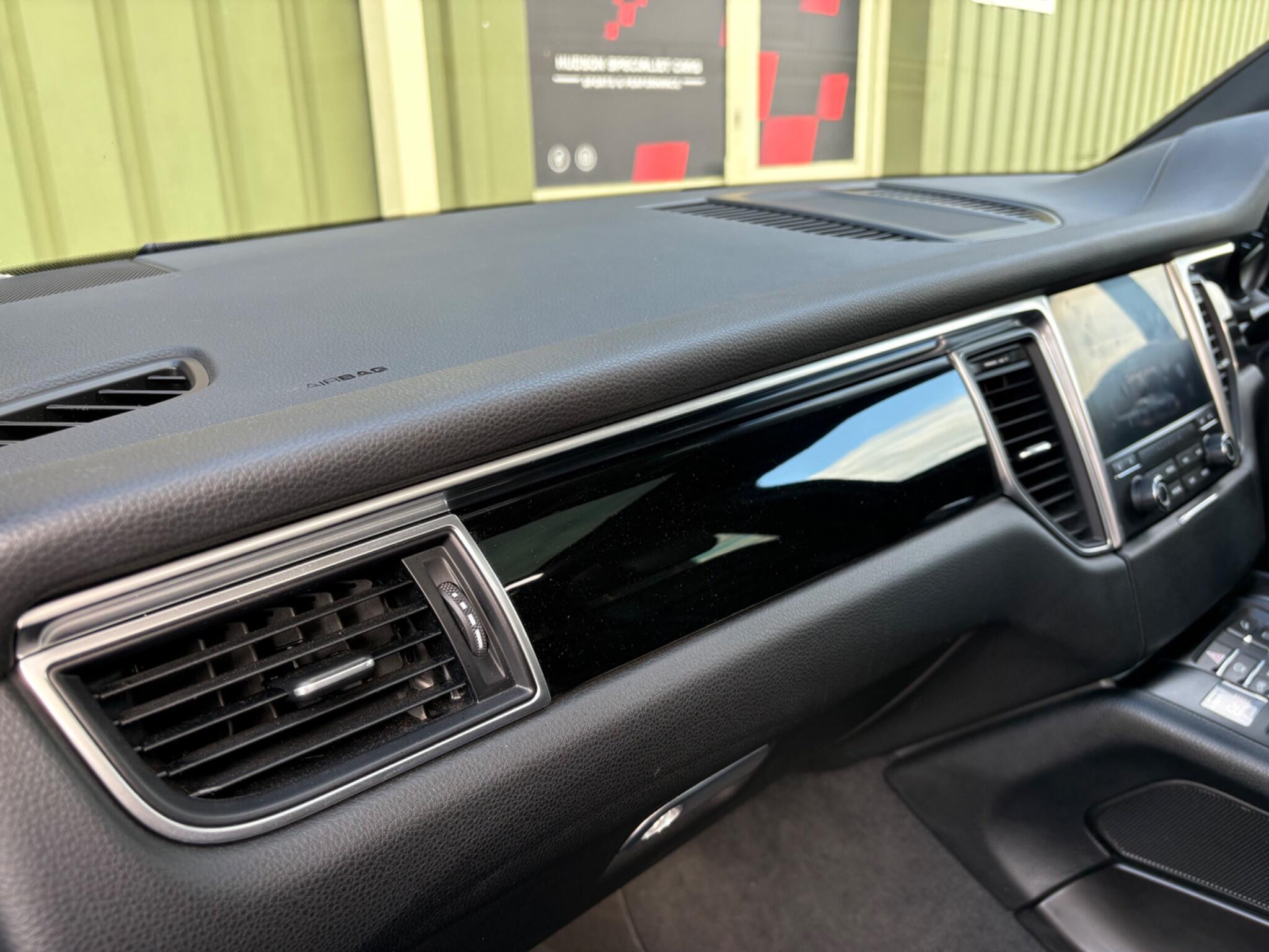 Porsche Macan - Image 14