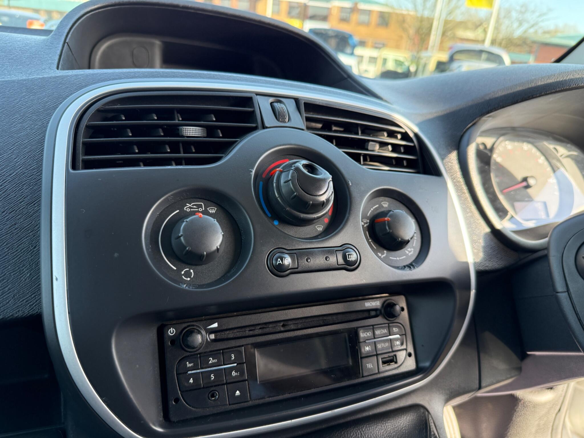 Renault Kangoo - Image 26