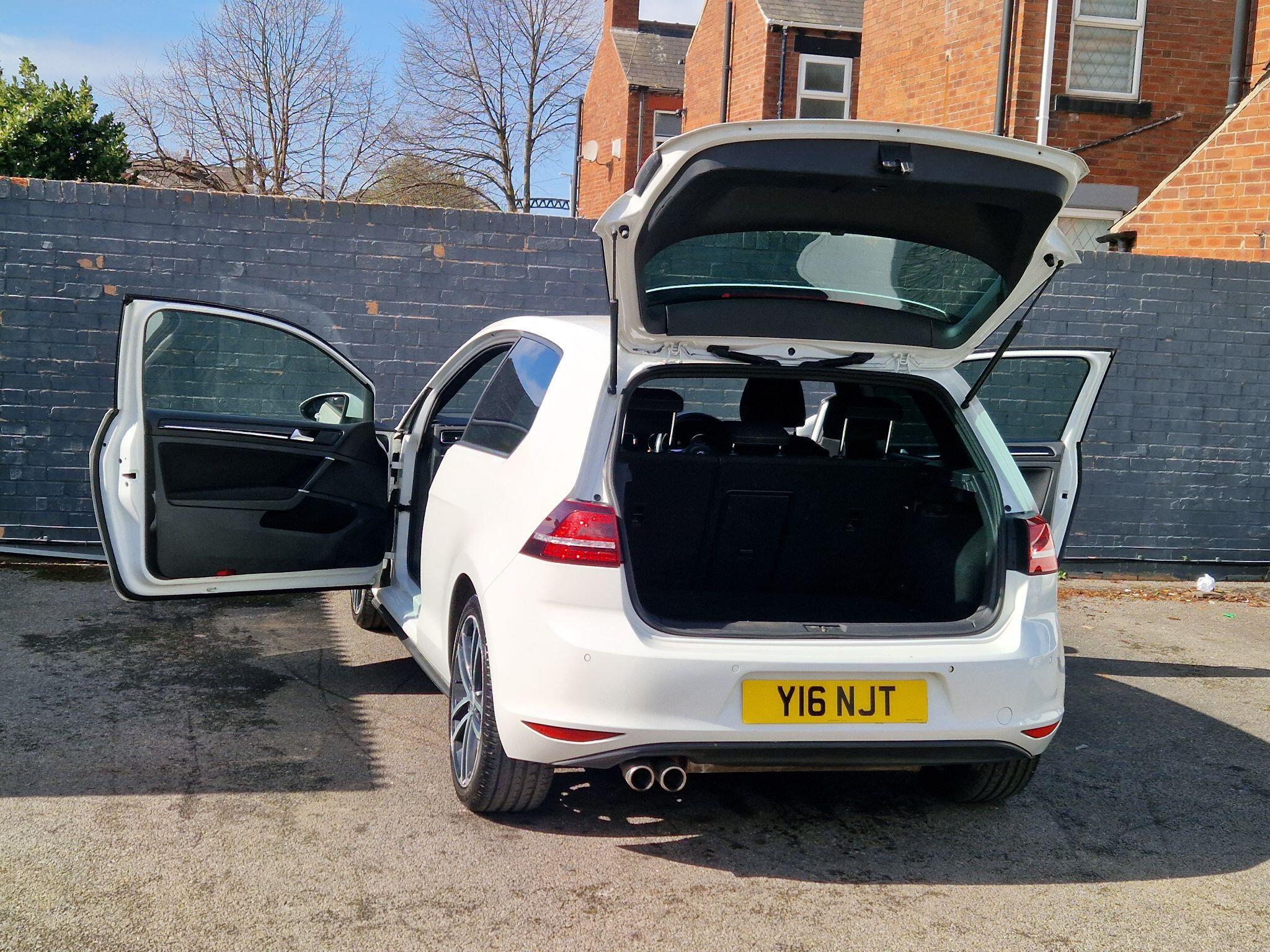 Volkswagen Golf - Image 19