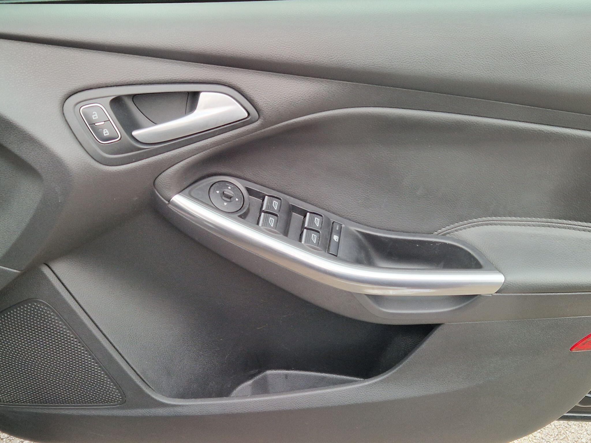 Ford Focus - Image 31