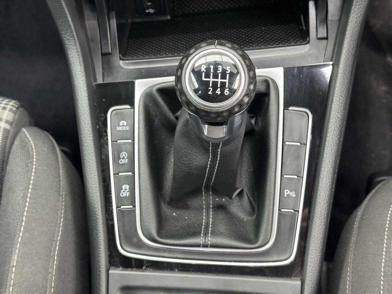 Volkswagen Golf - Image 22