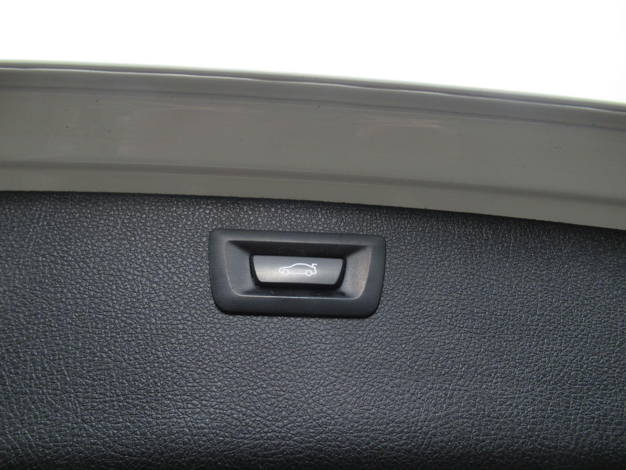 BMW 3 Series - Image 17