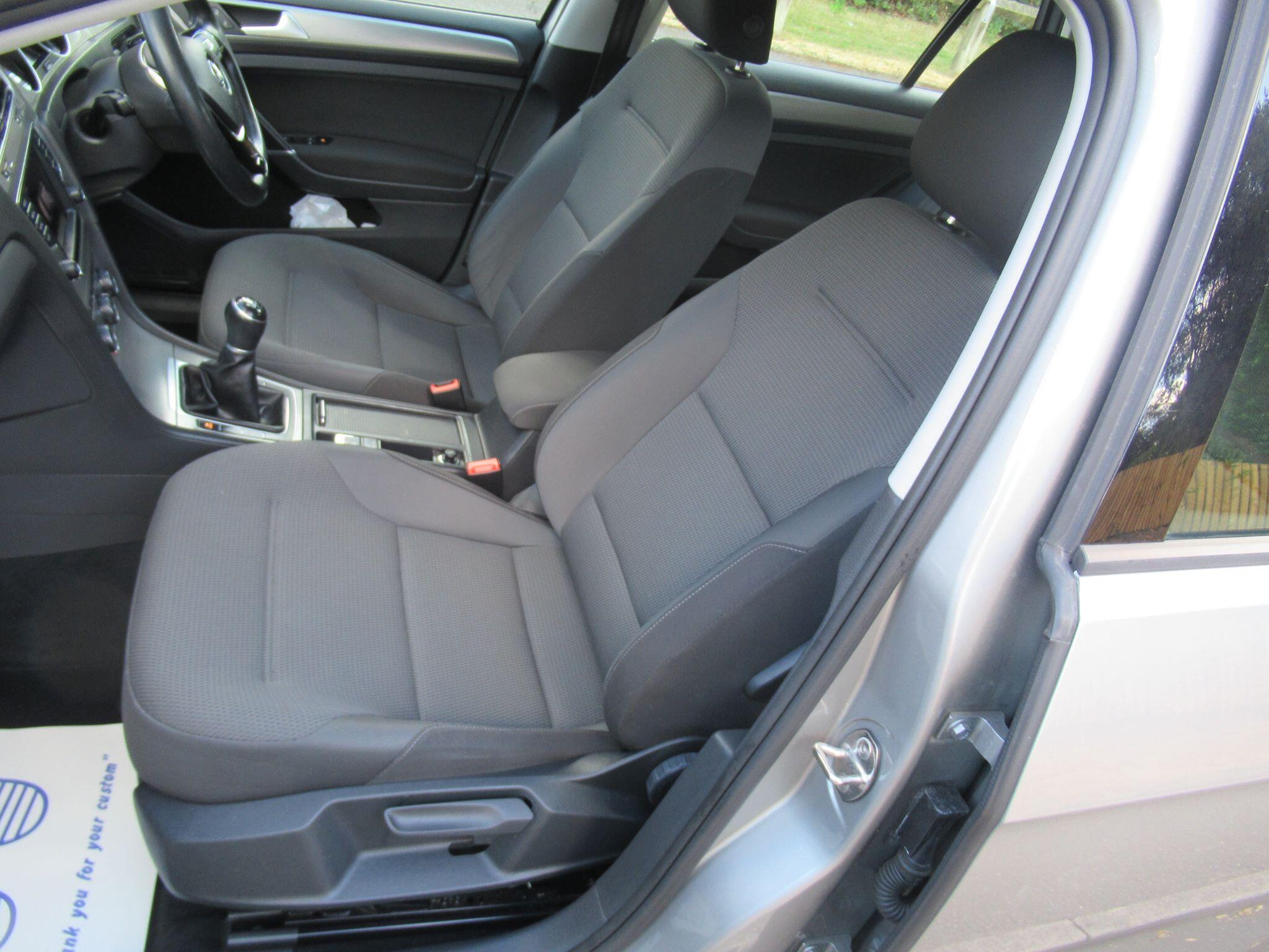 Volkswagen Golf - Image 12