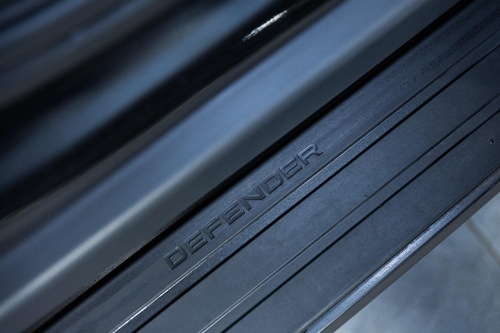 Land Rover Defender 110 - Image 19