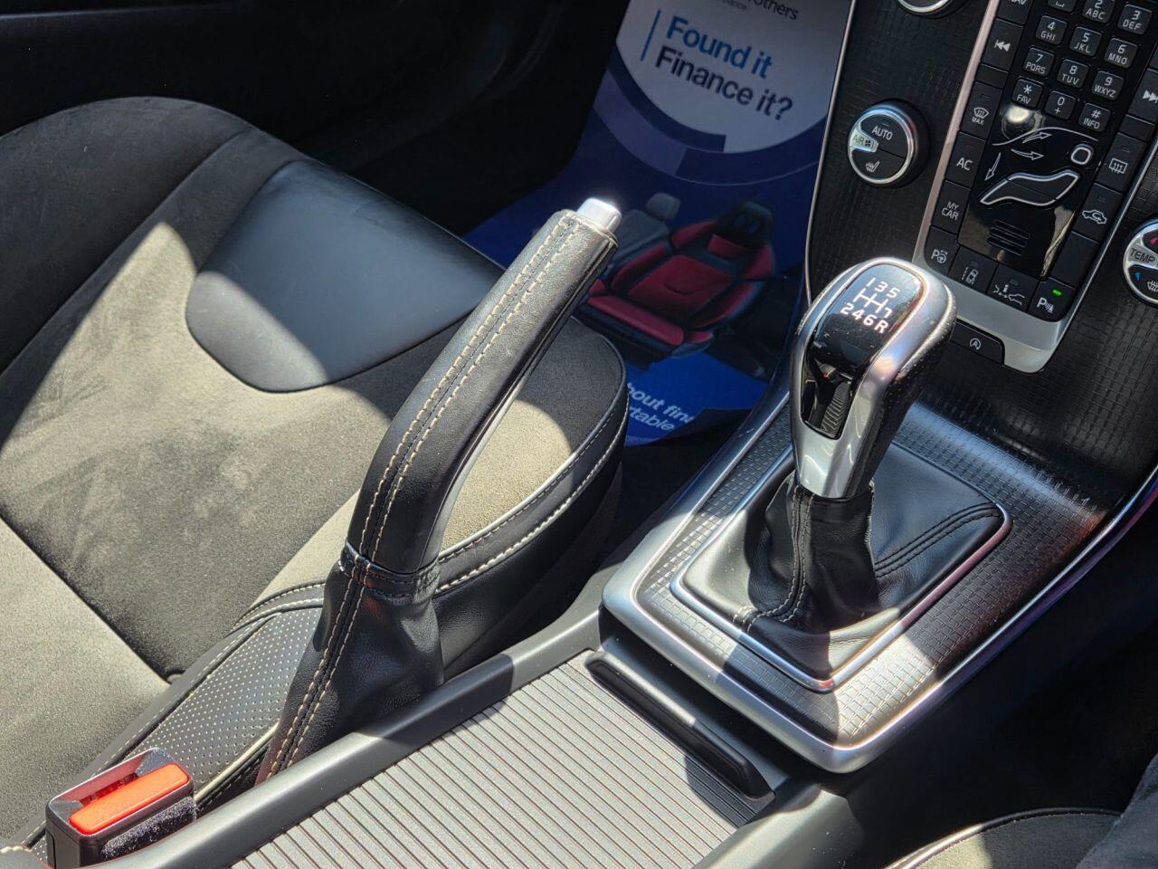 Volvo V40 - Image 32