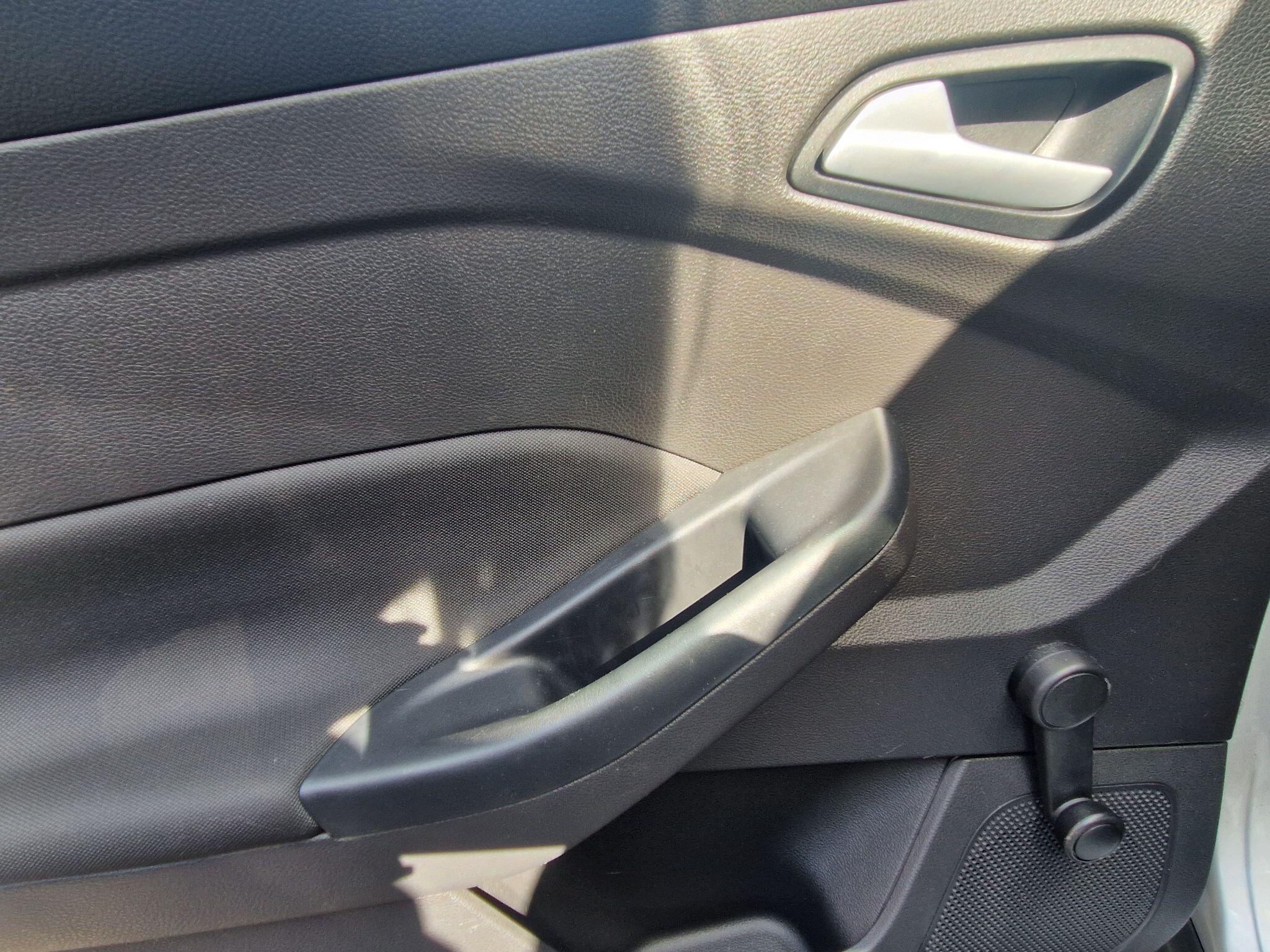 Ford Focus - Image 35