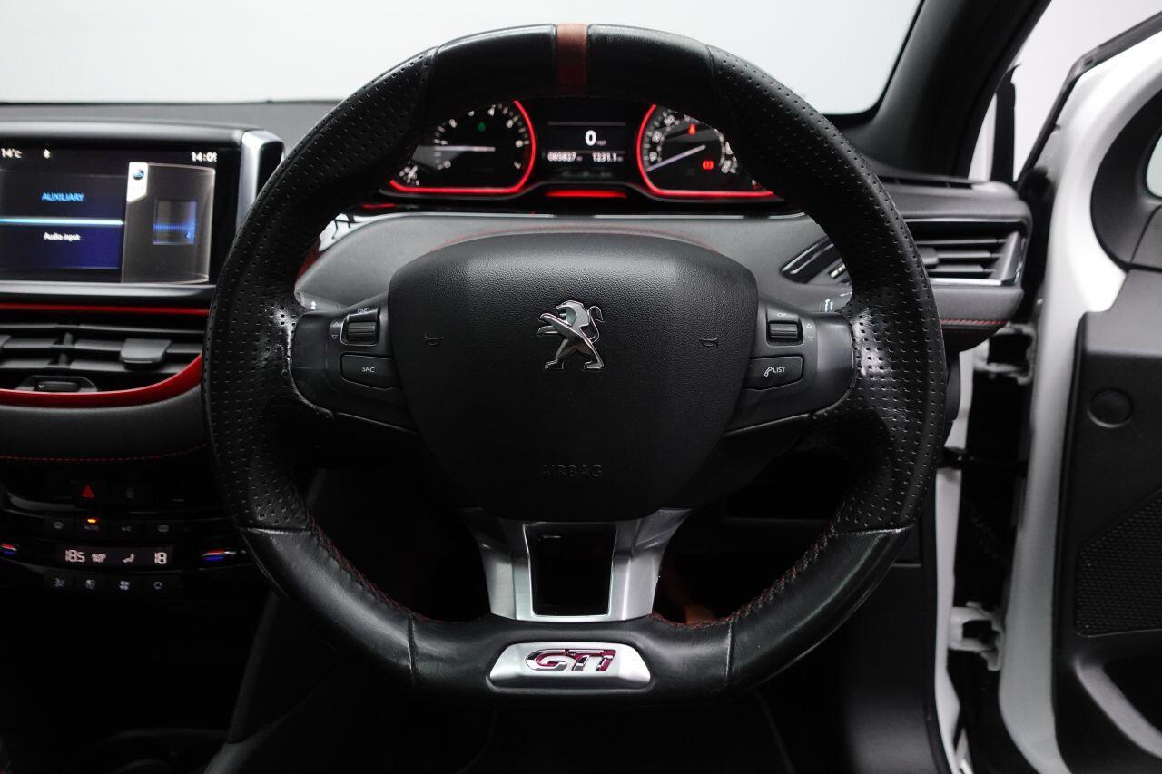 Peugeot 208 - Image 22
