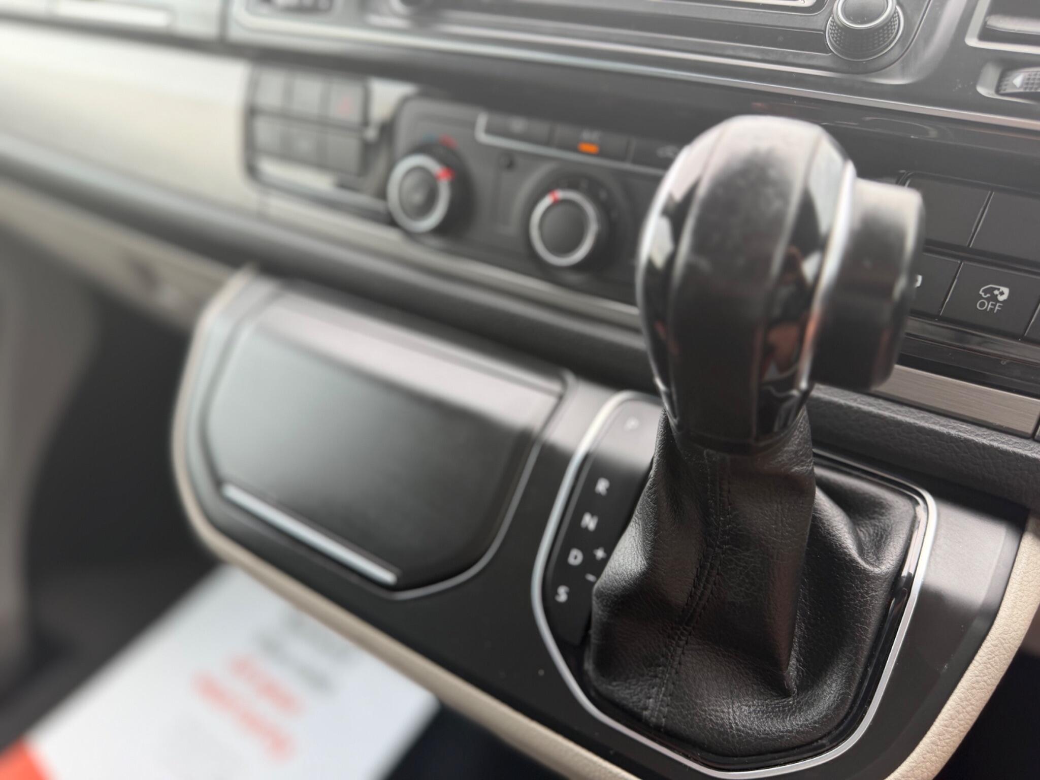 Volkswagen Transporter - Image 18