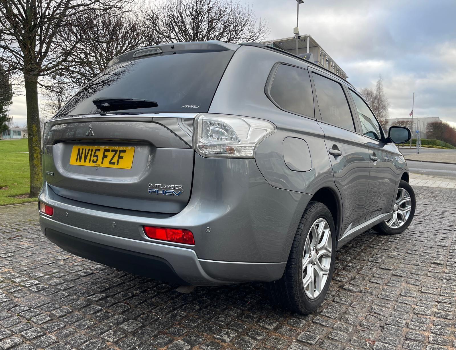 Mitsubishi Outlander - Image 12